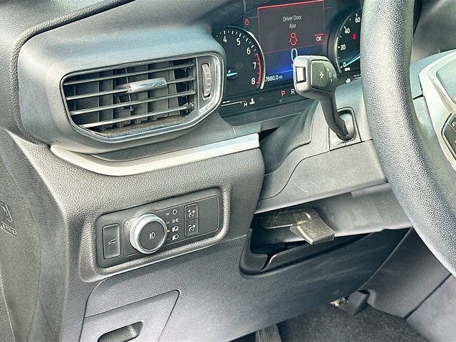 Used 2022 Ford Explorer XLT w/ Equipment Group 202A AWD/4WD image 11