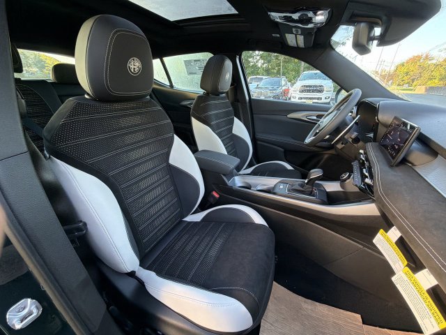 New 2026 Alfa Romeo Tonale w/ Active Assist Package AWD/4WD image 15