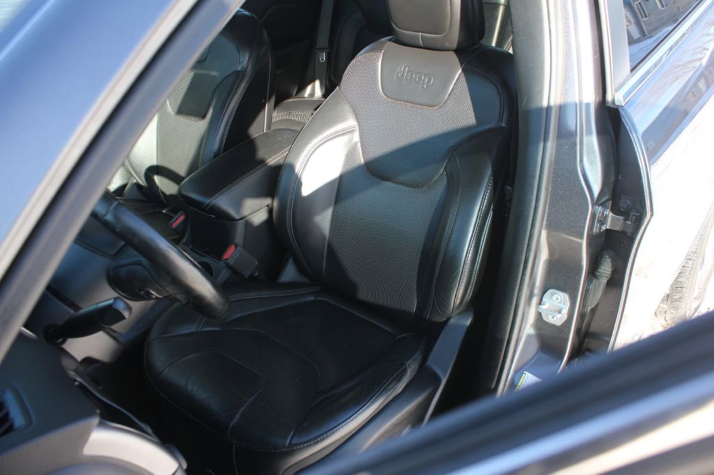 Used 2019 Jeep Cherokee Limited image 30