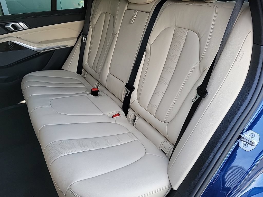 Used 2021 BMW X5 xDrive40i w/ Premium Package AWD/4WD image 12