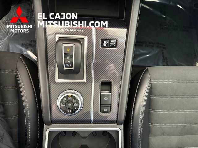 Used 2025 Mitsubishi Outlander SE AWD/4WD image 21