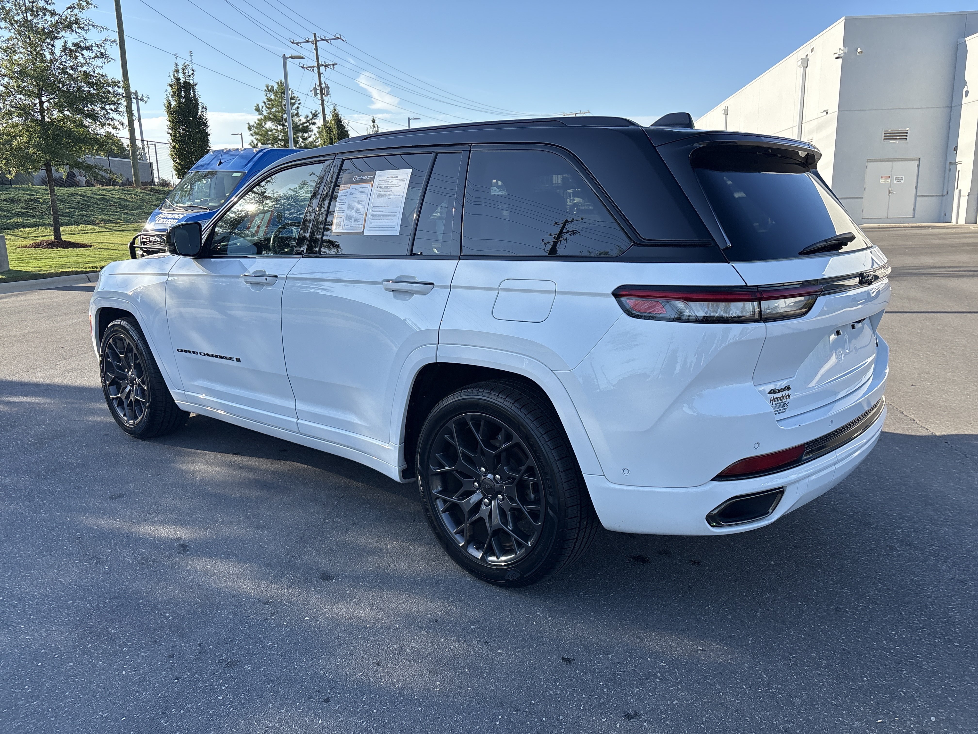 Used 2025 Jeep Grand Cherokee Summit w/ Obsidian Package AWD/4WD image 7