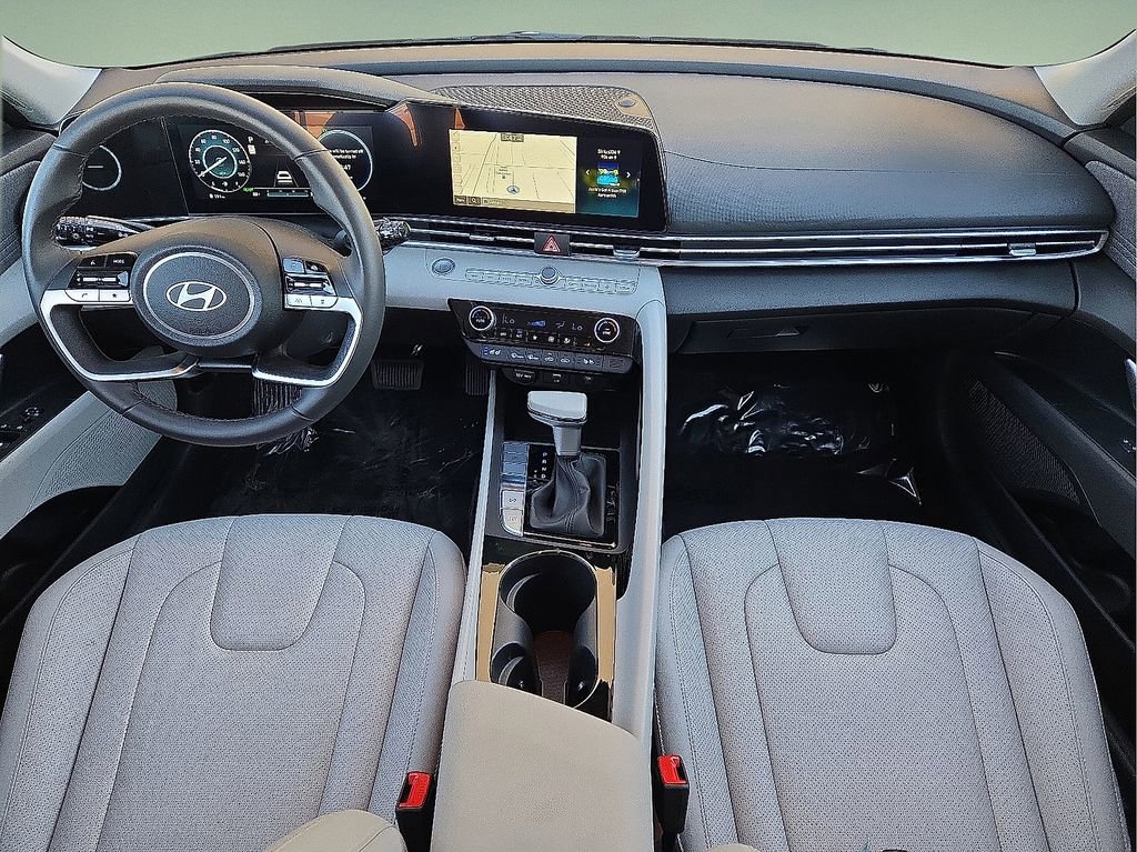 Used 2025 Hyundai Elantra Limited image 17
