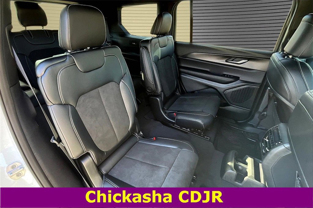 New 2025 Jeep Grand Cherokee L Altitude image 10