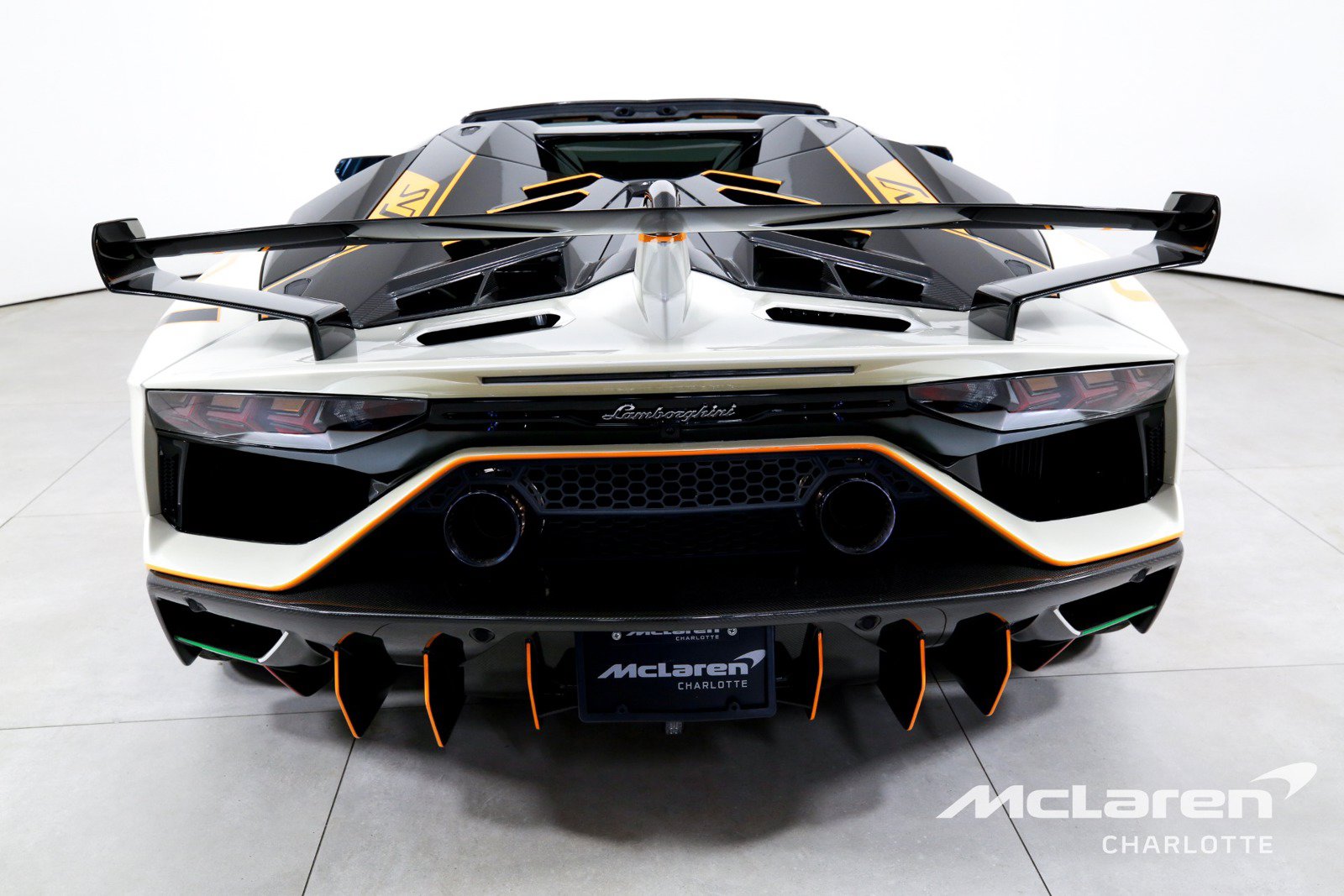 Used 2021 Lamborghini Aventador SVJ AWD/4WD image 9