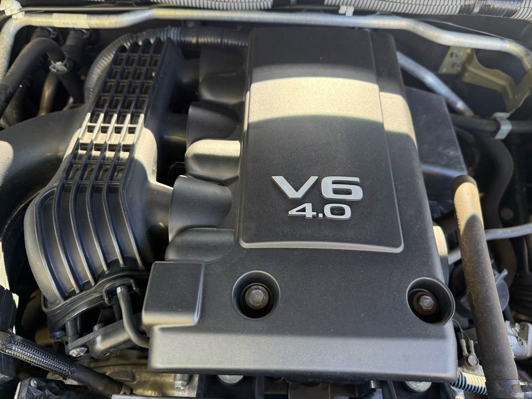 Used 2011 Nissan Frontier SV image 39