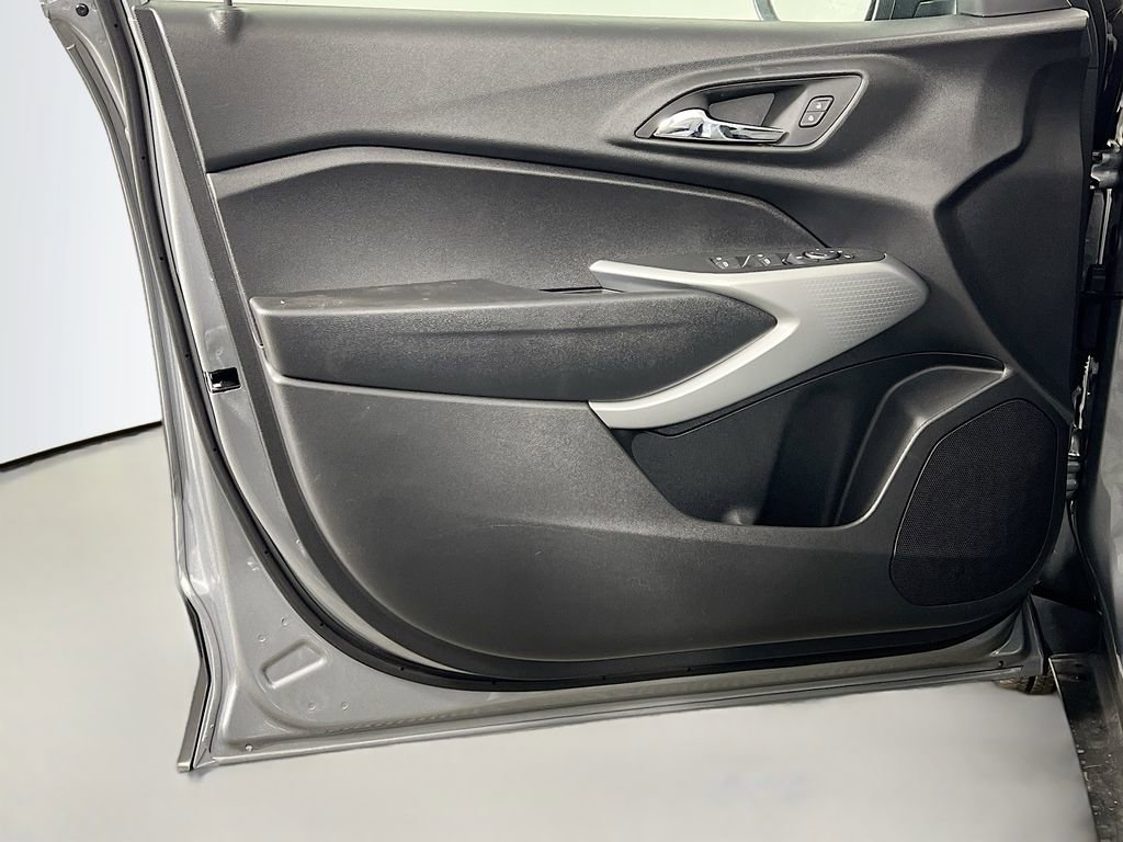 New 2026 Chevrolet Trax LS w/ LS Convenience Package FWD image 17