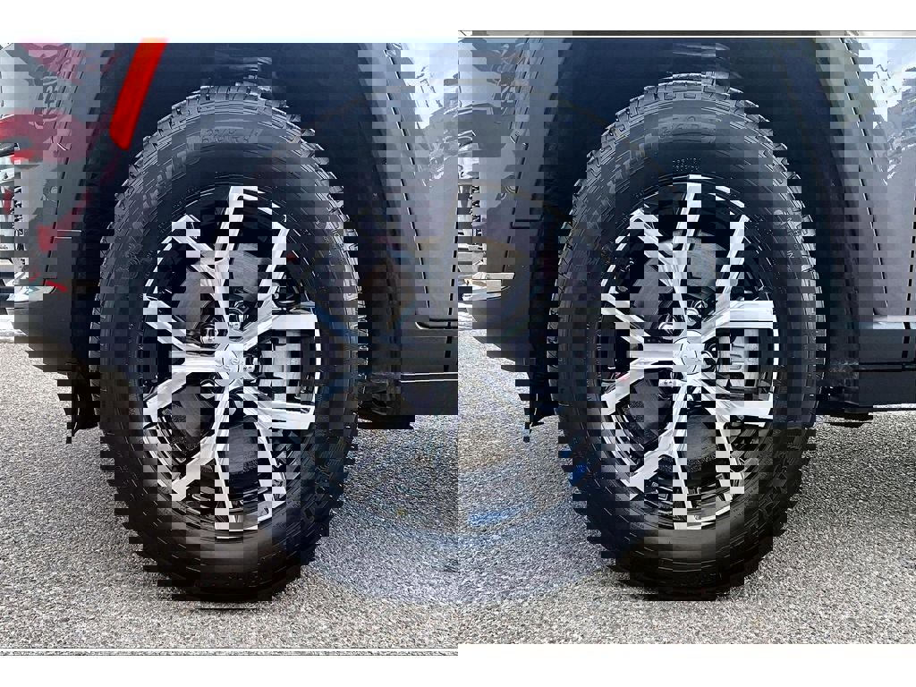 Used 2025 Jeep Grand Cherokee L Limited w/ Luxury Tech Group II image 9