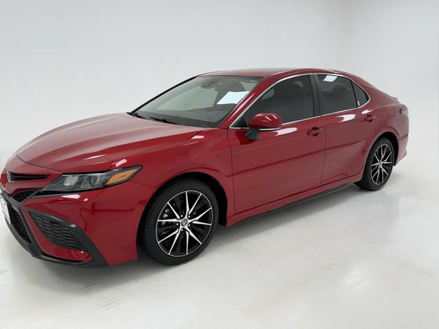 Used 2024 Toyota Camry SE w/ Convenience Package FWD image 5