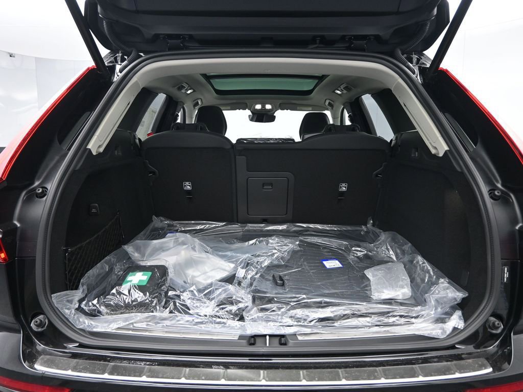 New 2026 Volvo XC60 B5 Ultra w/ Protection Package Premier image 25