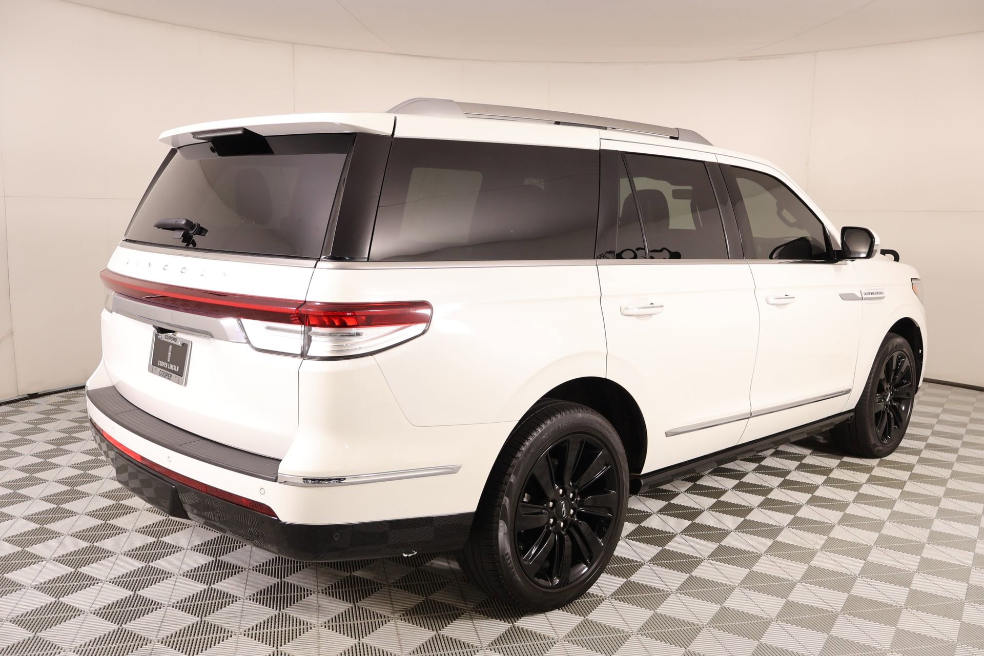 Used 2023 Lincoln Navigator Reserve image 23
