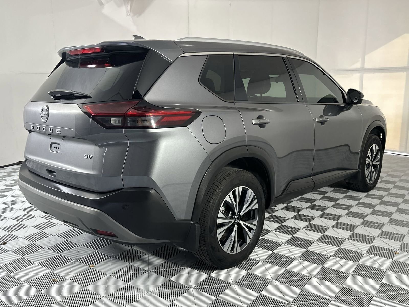 Used 2021 Nissan Rogue SV w/ Premium Package image 8