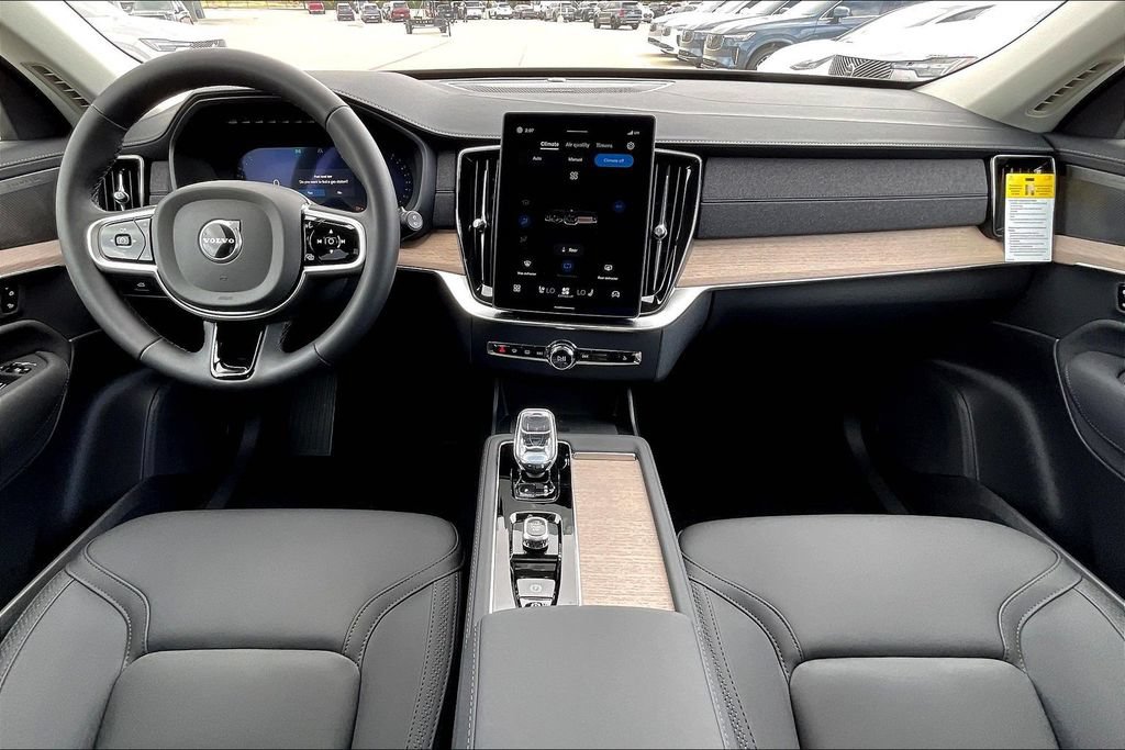 New 2026 Volvo XC90 B5 Plus w/ Protection Package Premier AWD/4WD image 7