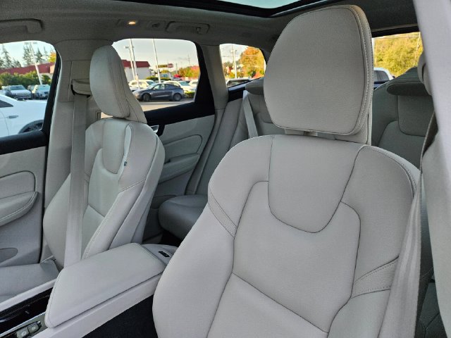 Certified 2024 Volvo XC60 T8 Plus w/ Protection Package Premier AWD/4WD image 18