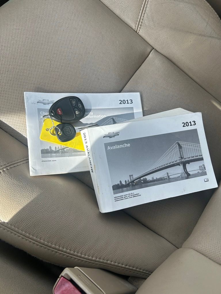 Used 2013 Chevrolet Avalanche LTZ image 19