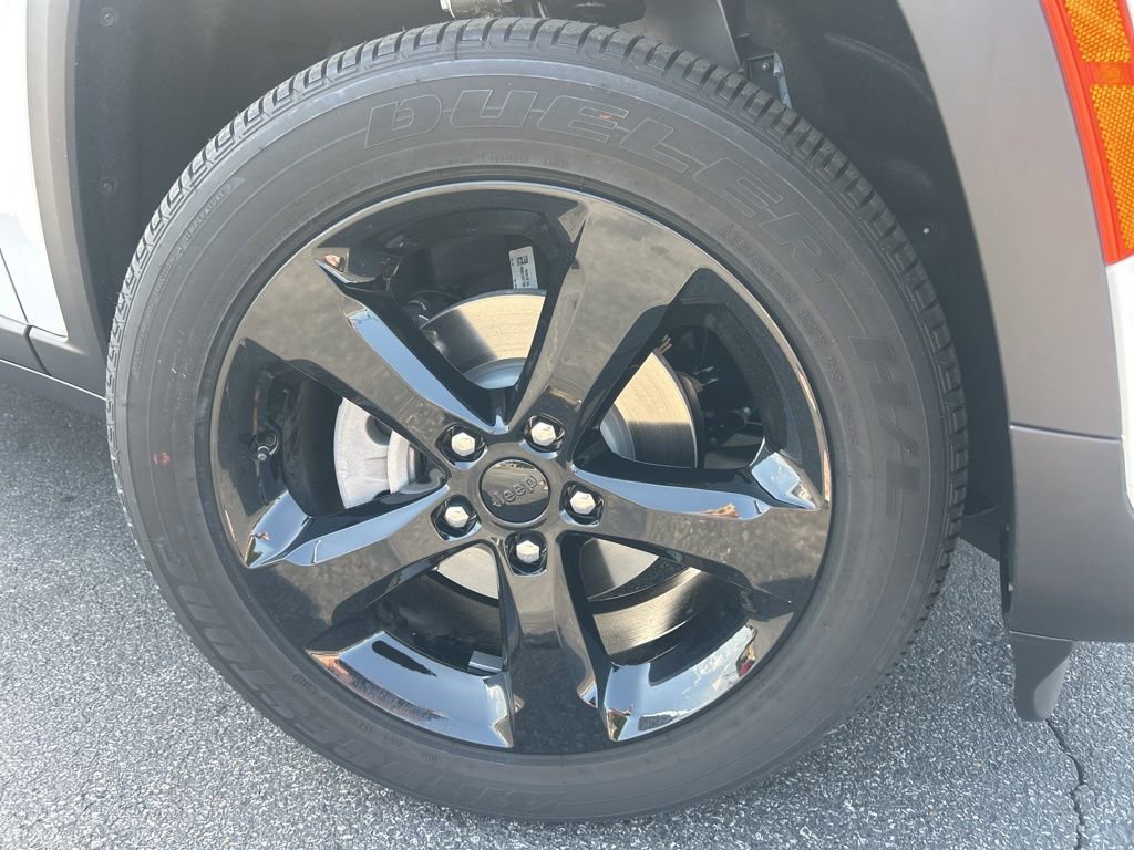 New 2025 Jeep Grand Cherokee Laredo image 12