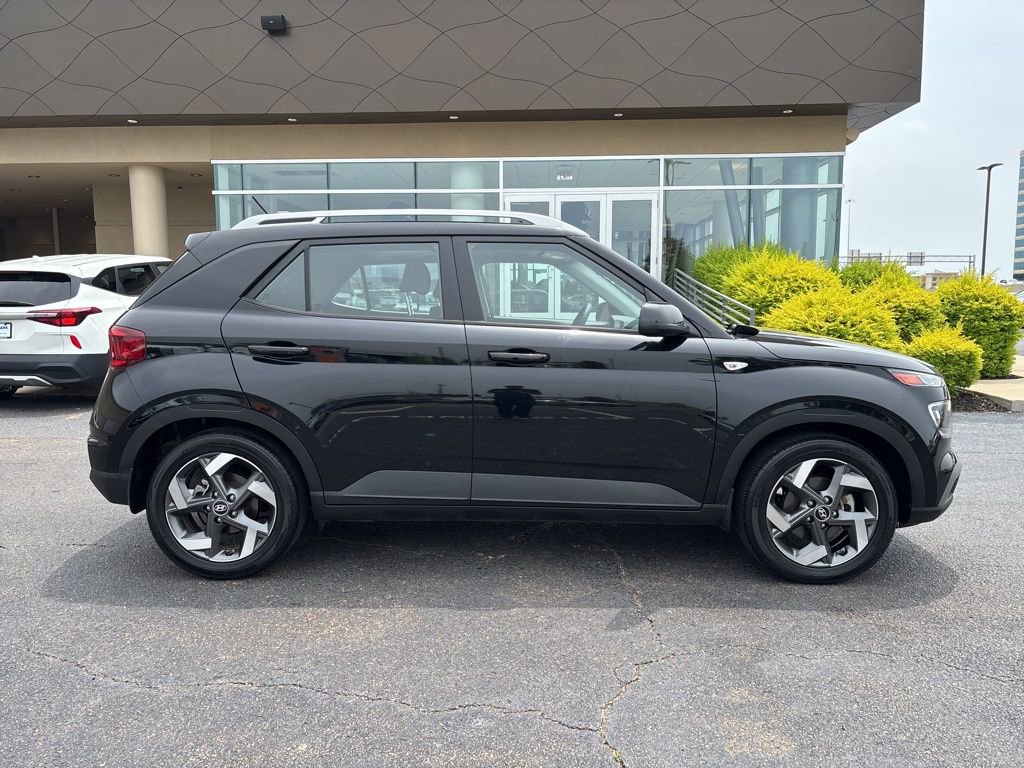 Certified 2023 Hyundai Venue SEL FWD image 4