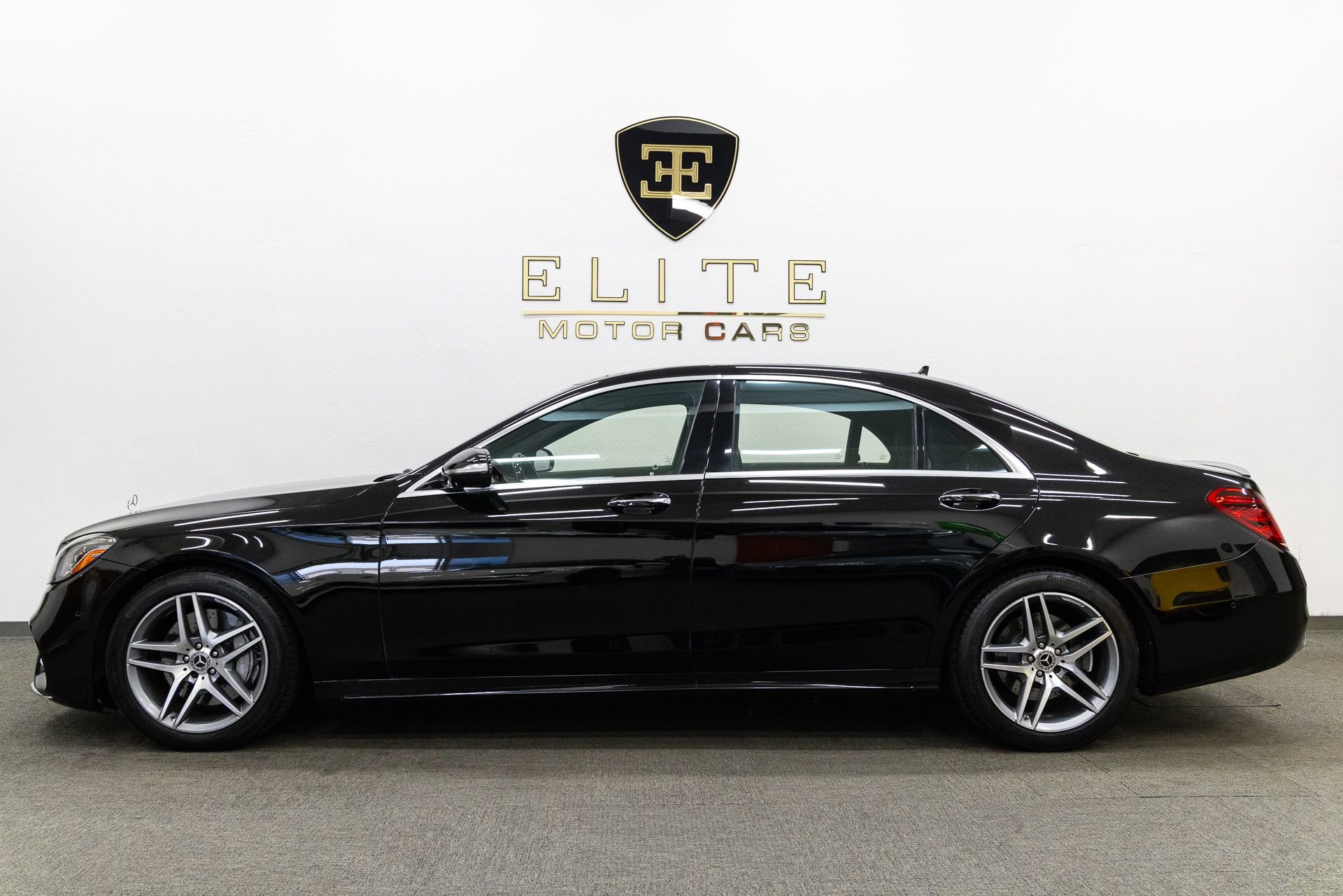Used 2018 Mercedes-Benz S 560 4MATIC Sedan w/ AMG Line Exterior image 2