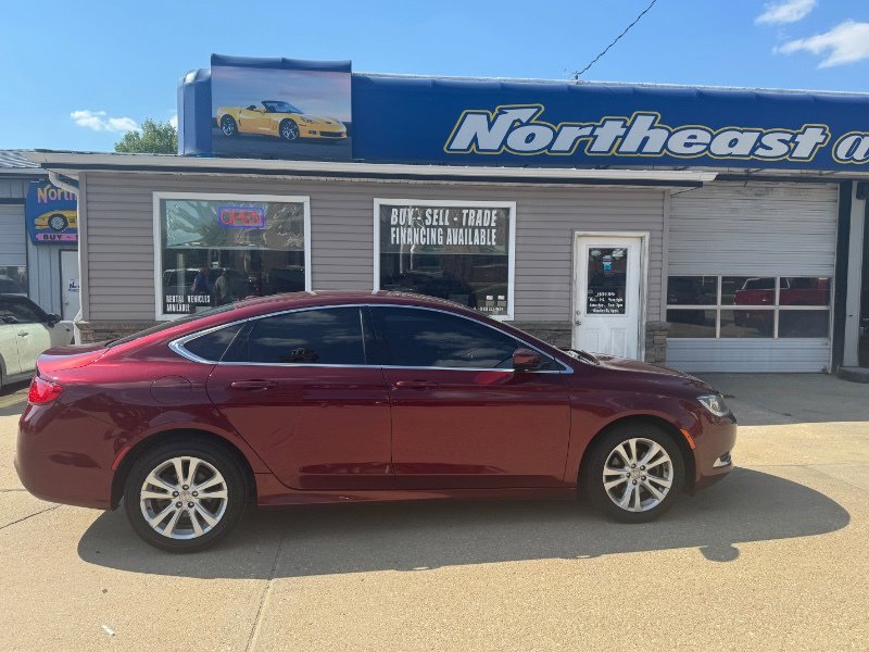 Used 2015 Chrysler 200 Limited w/ Convenience Group image 3