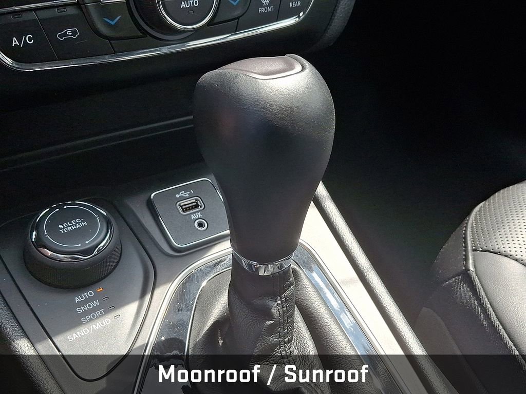 Used 2019 Jeep Cherokee Limited w/ Luxury Group image 14