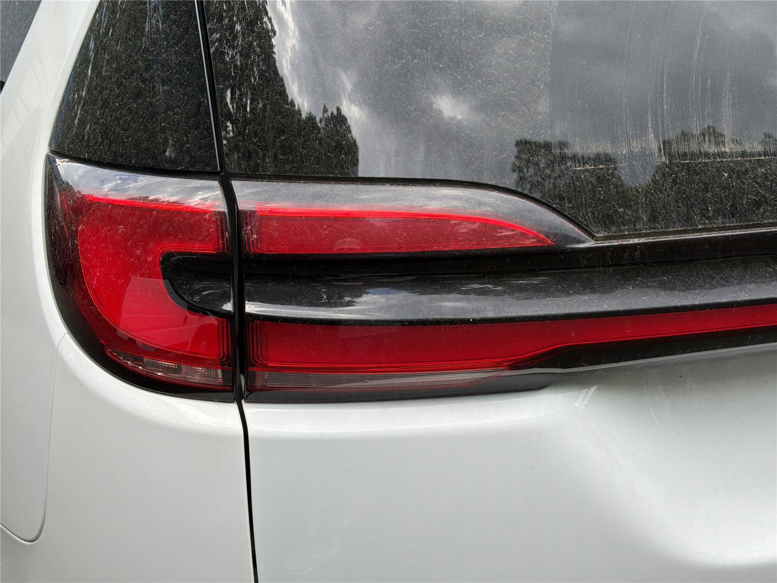 Used 2023 Chrysler Pacifica Touring-L FWD image 12