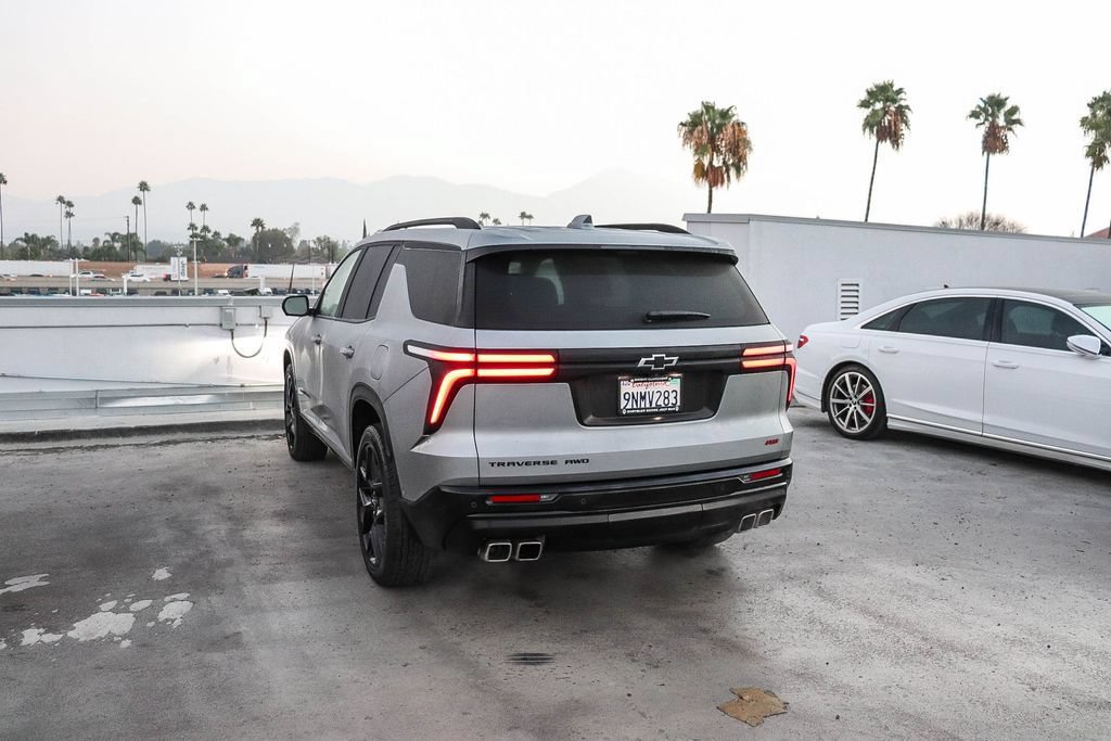 Used 2024 Chevrolet Traverse RS AWD/4WD image 7