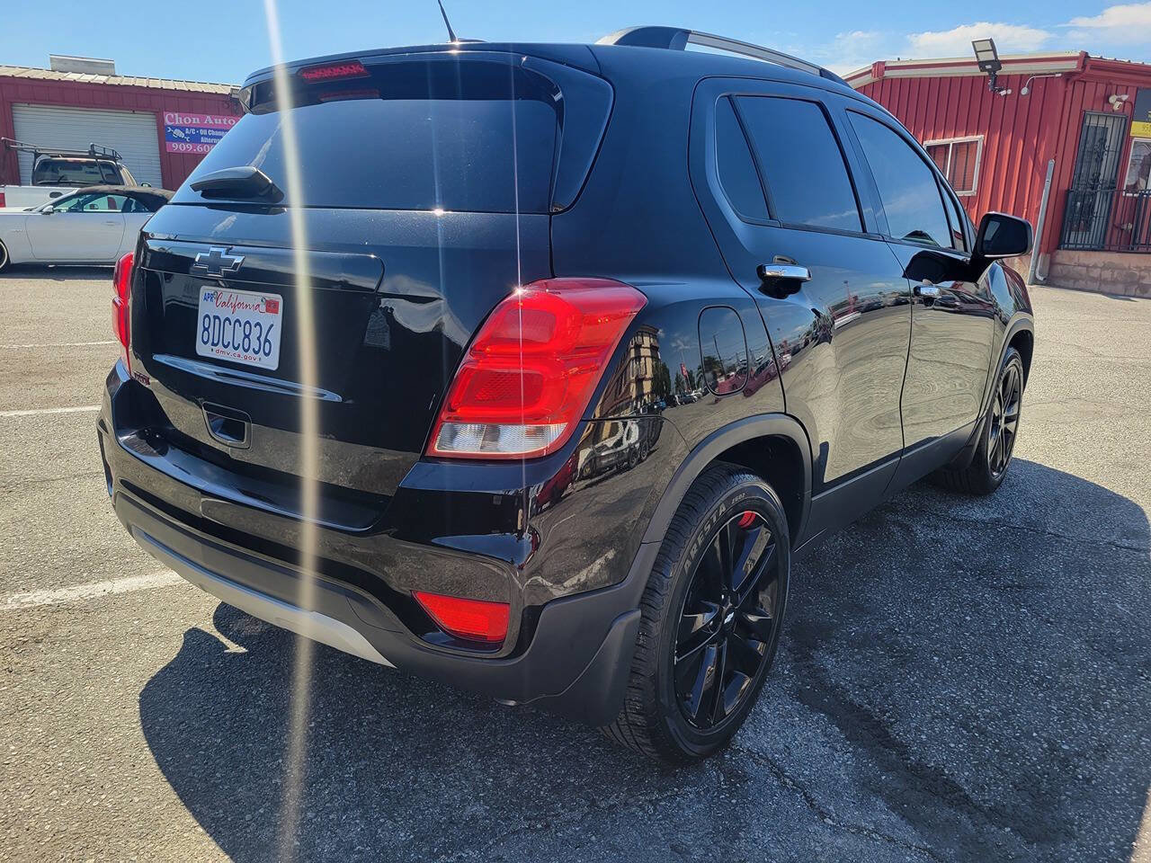 Used 2018 Chevrolet Trax LT w/ Redline Edition FWD image 6