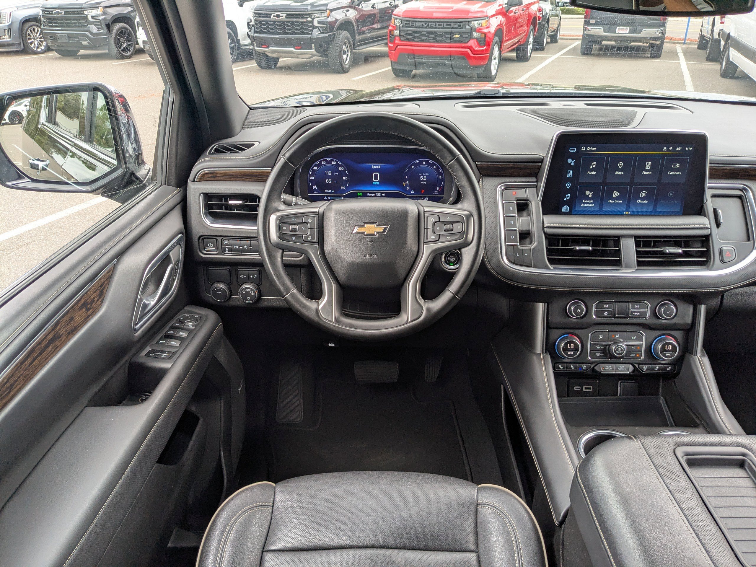 Used 2023 Chevrolet Suburban Premier image 18