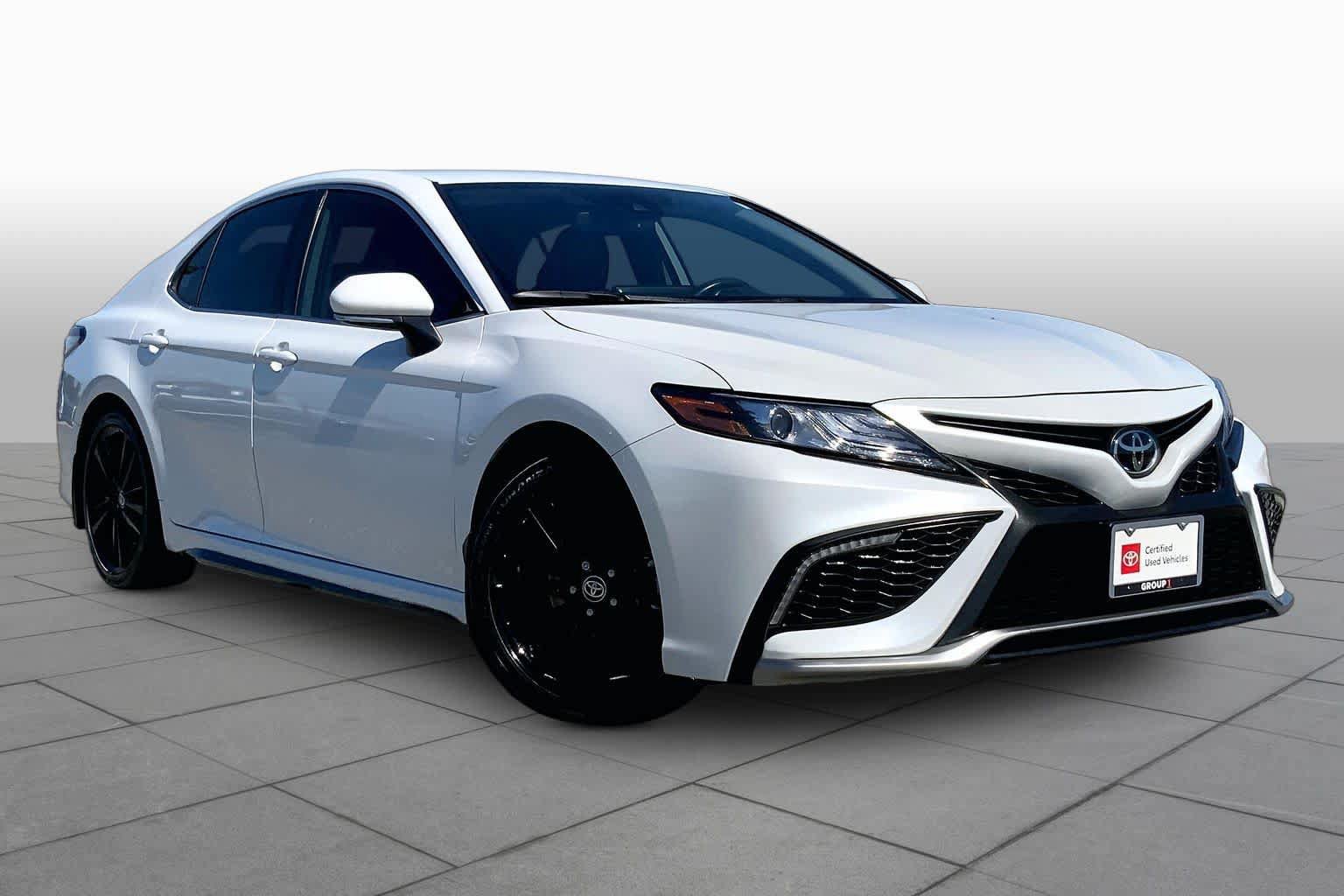 Used 2024 Toyota Camry XSE FWD image 3