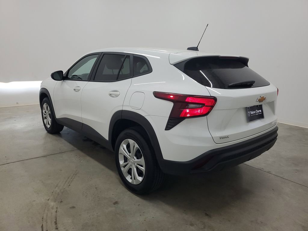 Used 2025 Chevrolet Trax LS w/ Driver Confidence Package image 7