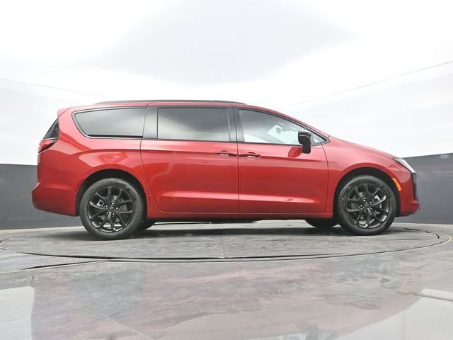 New 2027 Chrysler Pacifica Limited AWD/4WD image 59