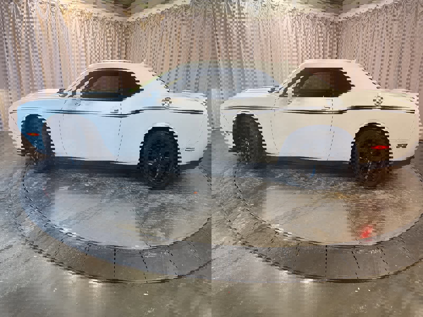 Used 2018 Dodge Challenger SXT Plus image 6