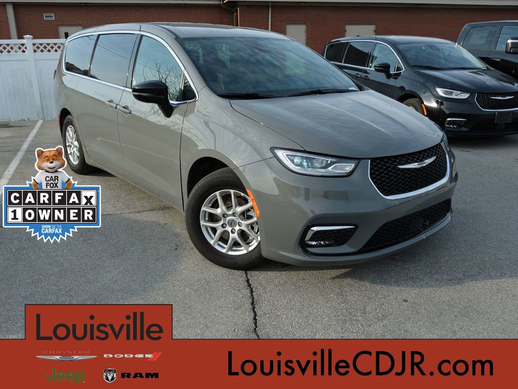 Used 2025 Chrysler Pacifica Select image 1