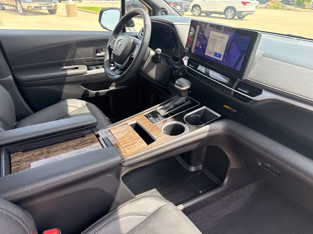 Certified 2025 Toyota Sienna Limited AWD/4WD image 24