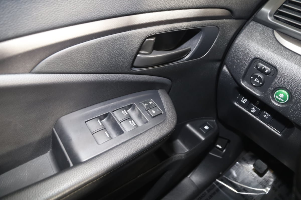 Used 2025 Honda Ridgeline Sport image 25
