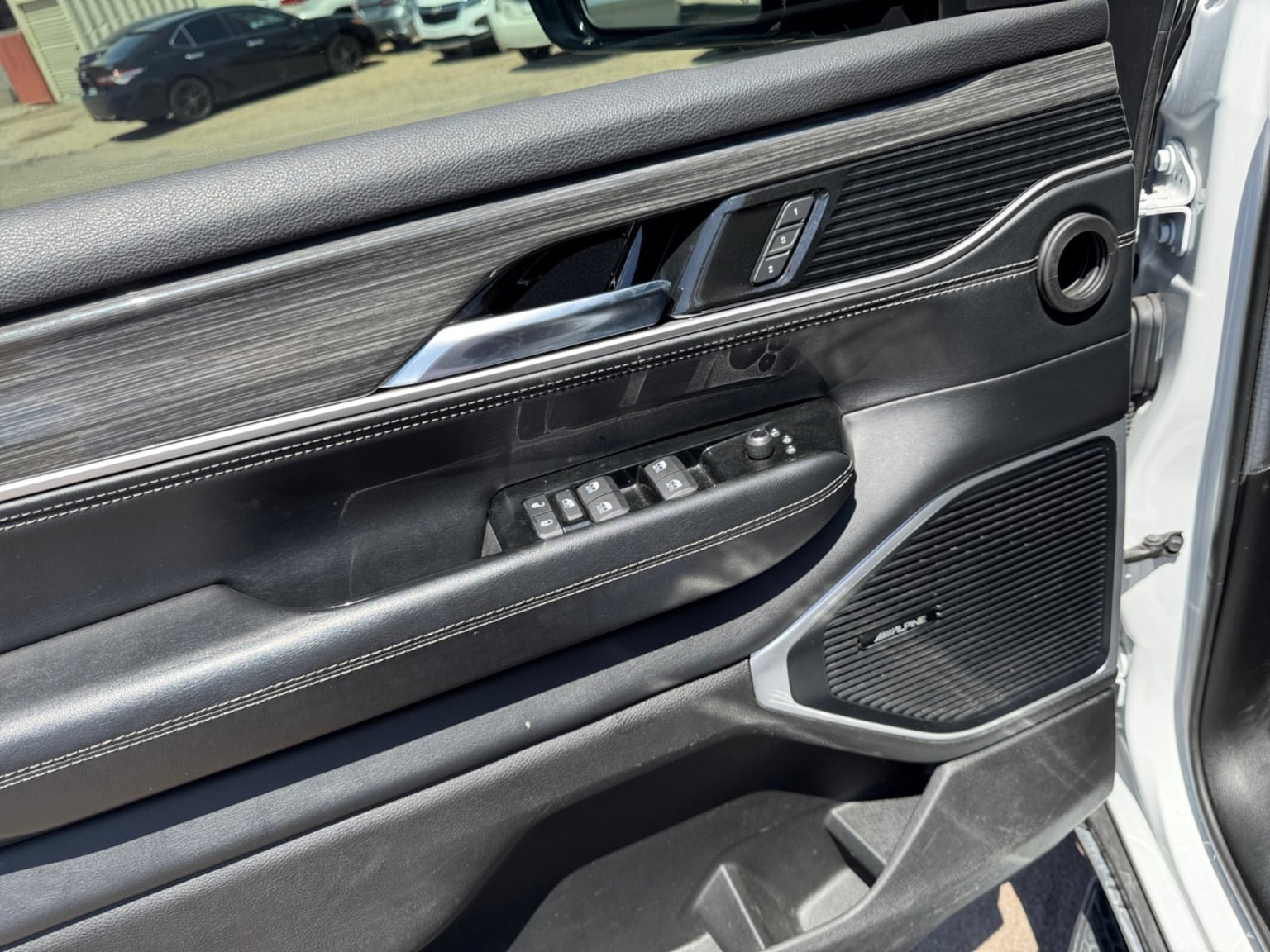 Used 2022 Jeep Wagoneer Series II RWD image 13
