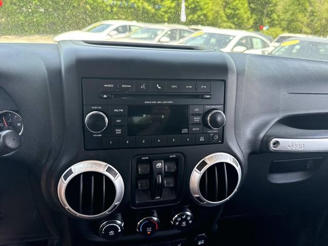 Used 2015 Jeep Wrangler Unlimited Sahara w/ Connectivity Group AWD/4WD image 22
