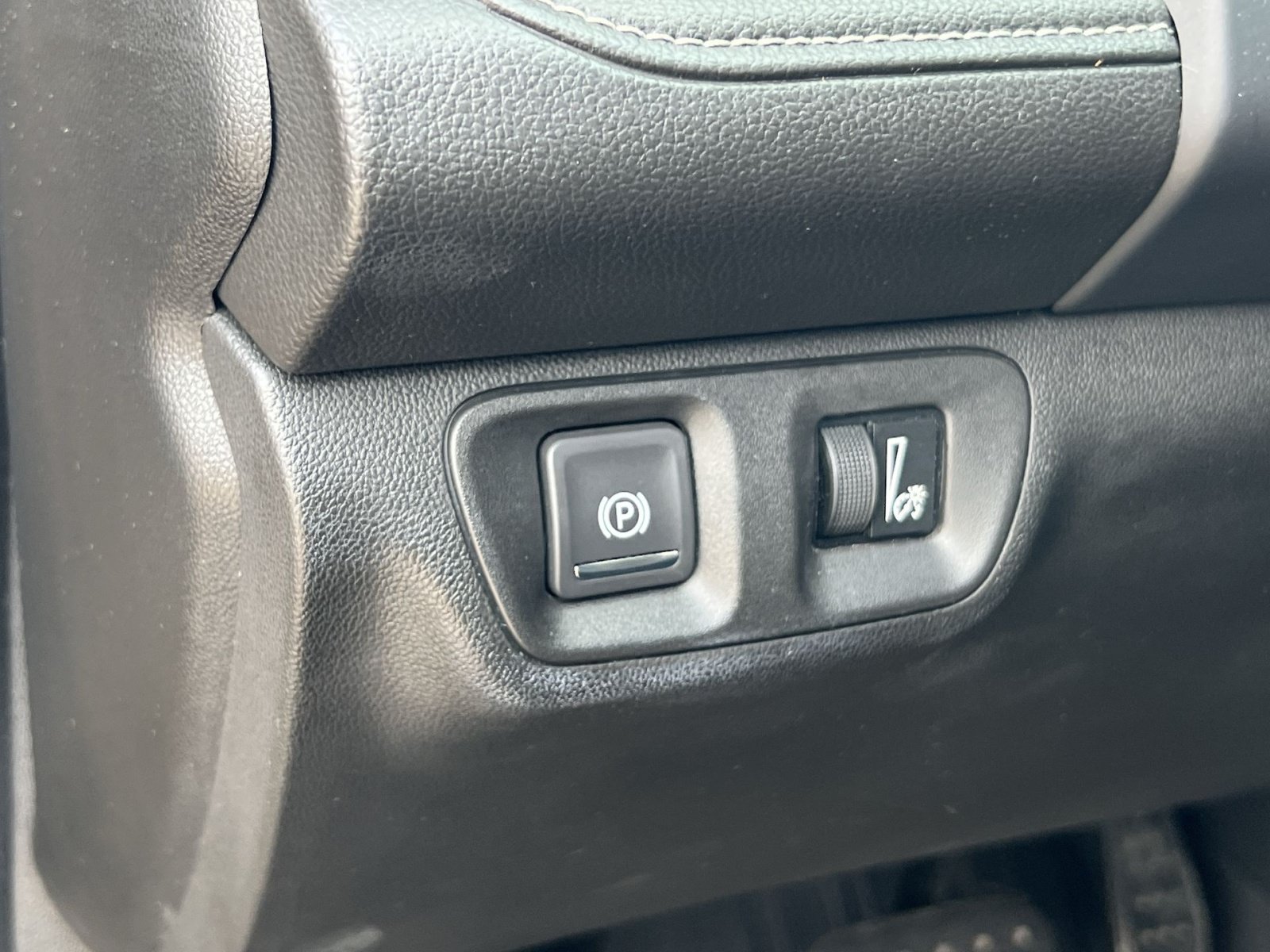 Used 2019 GMC Acadia SLT w/ Black Edition FWD image 31