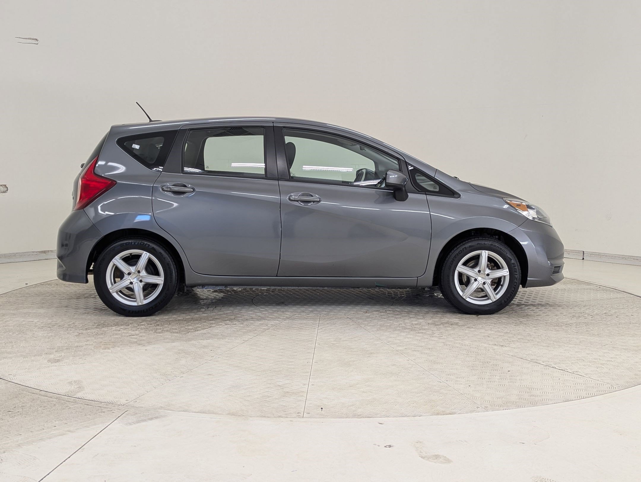 Used 2017 Nissan Versa Note SV image 7