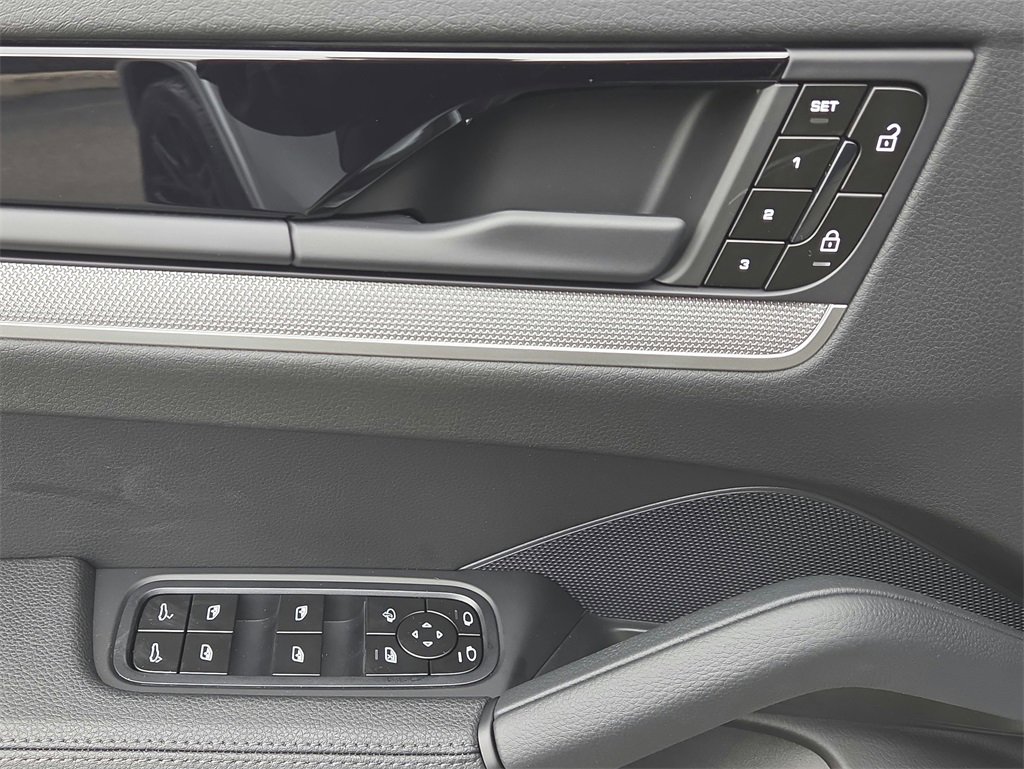 New 2026 Porsche Cayenne S image 7