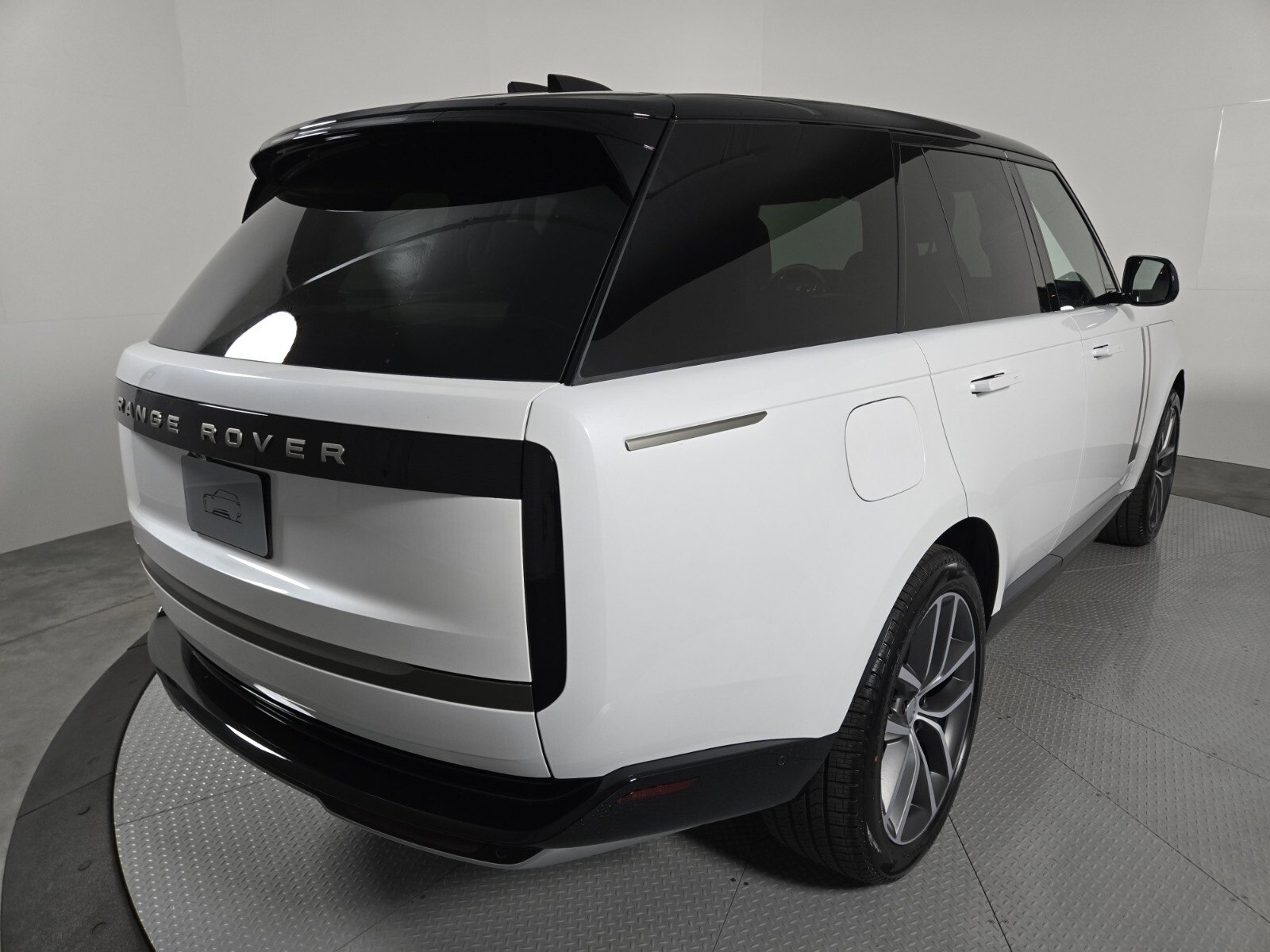 New 2025 Land Rover Range Rover SE image 2