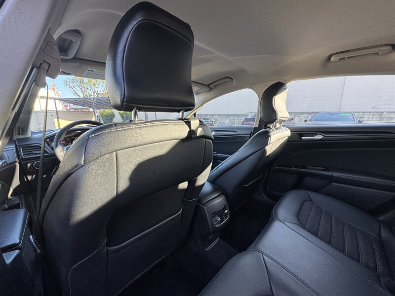 Used 2018 Ford Fusion SE w/ Equipment Group 201A FWD image 30