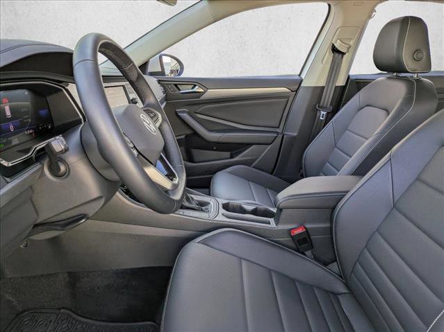 Used 2024 Volkswagen Jetta SE w/ Black Wheel Package image 15