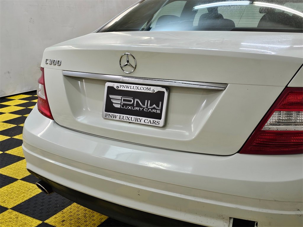 Used 2009 Mercedes-Benz C 300 Sedan image 13