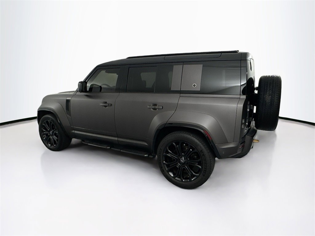 Used 2025 Land Rover Defender 110 image 7