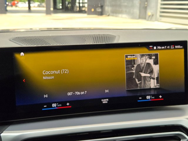 Used 2023 BMW i4 eDrive40 w/ M Sport Package image 11