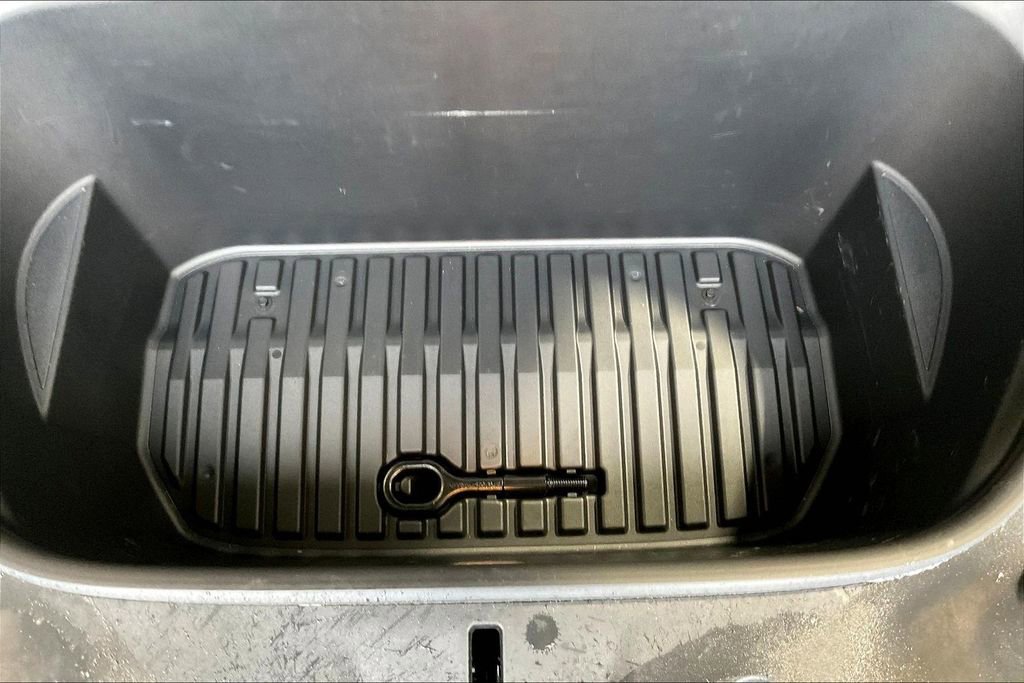 Used 2024 Tesla Model Y 2WD image 29