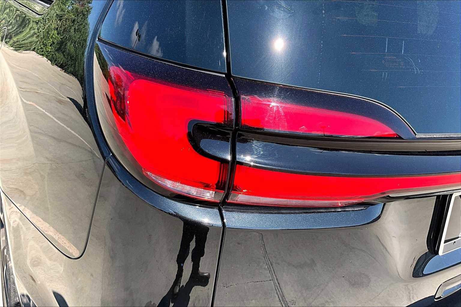 Used 2023 Chrysler Pacifica Limited w/ S Appearance Package image 28