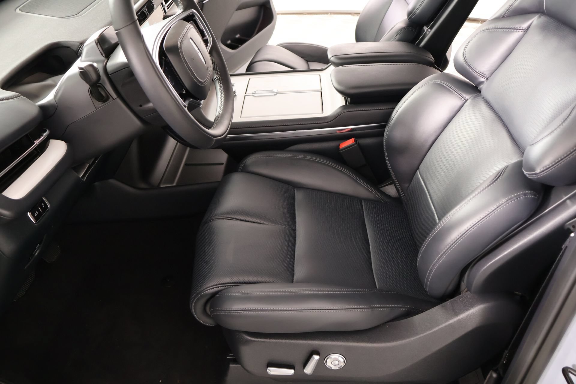 New 2025 Lincoln Navigator Reserve AWD/4WD image 12