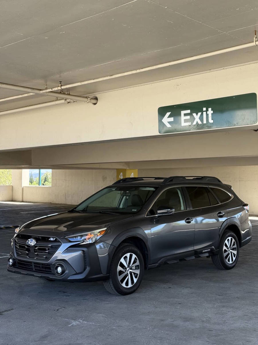 Used 2025 Subaru Outback Premium image 1